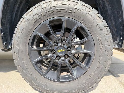 Used 2022 Toyota Tundra SR5 w/ SR5 Convenience Package AWD/4WD image 10