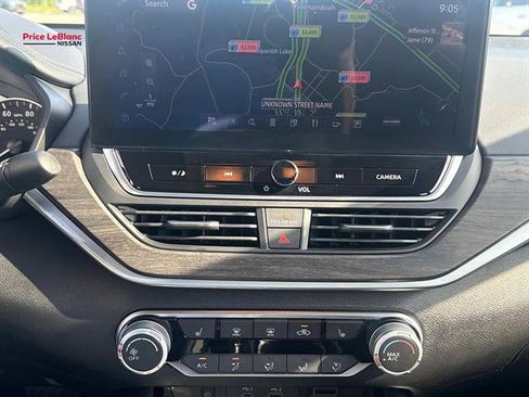 Used 2024 Nissan Altima 2.5 SV w/ SV Premium Package AWD/4WD image 23