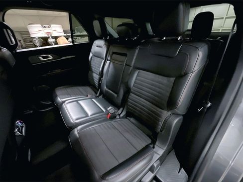 Certified 2025 Ford Explorer ST-Line w/ ST-Line Street Pack image 24