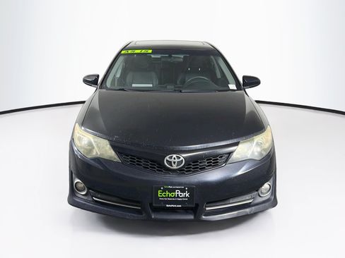 Used 2014 Toyota Camry SE FWD image 2