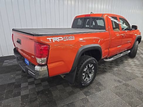 Used 2017 Toyota Tacoma TRD Off-Road w/ Tow Package AWD/4WD image 10