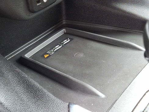 Used 2023 Chevrolet Traverse LT image 24