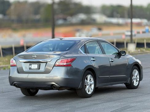 Used 2015 Nissan Altima 2.5 SV image 9