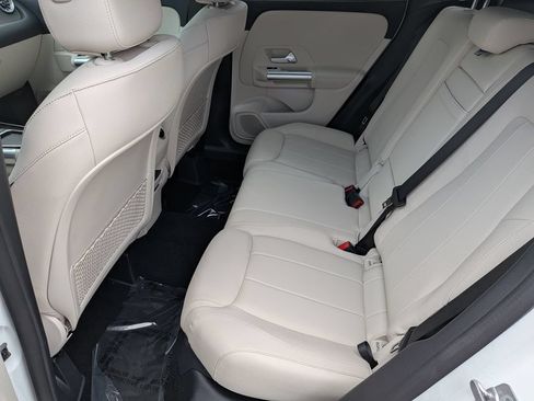 Used 2025 Mercedes-Benz GLA 250 4MATIC image 30