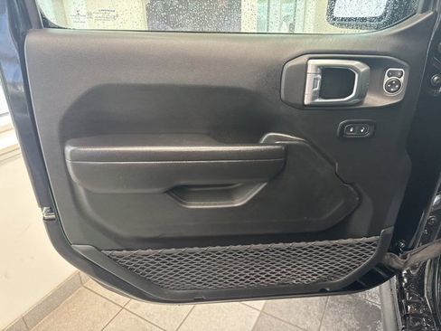 Used 2021 Jeep Wrangler Unlimited Sport image 17