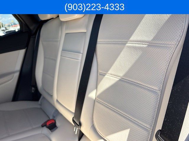 Used 2023 Mercedes-Benz GLC 300 4MATIC image 41