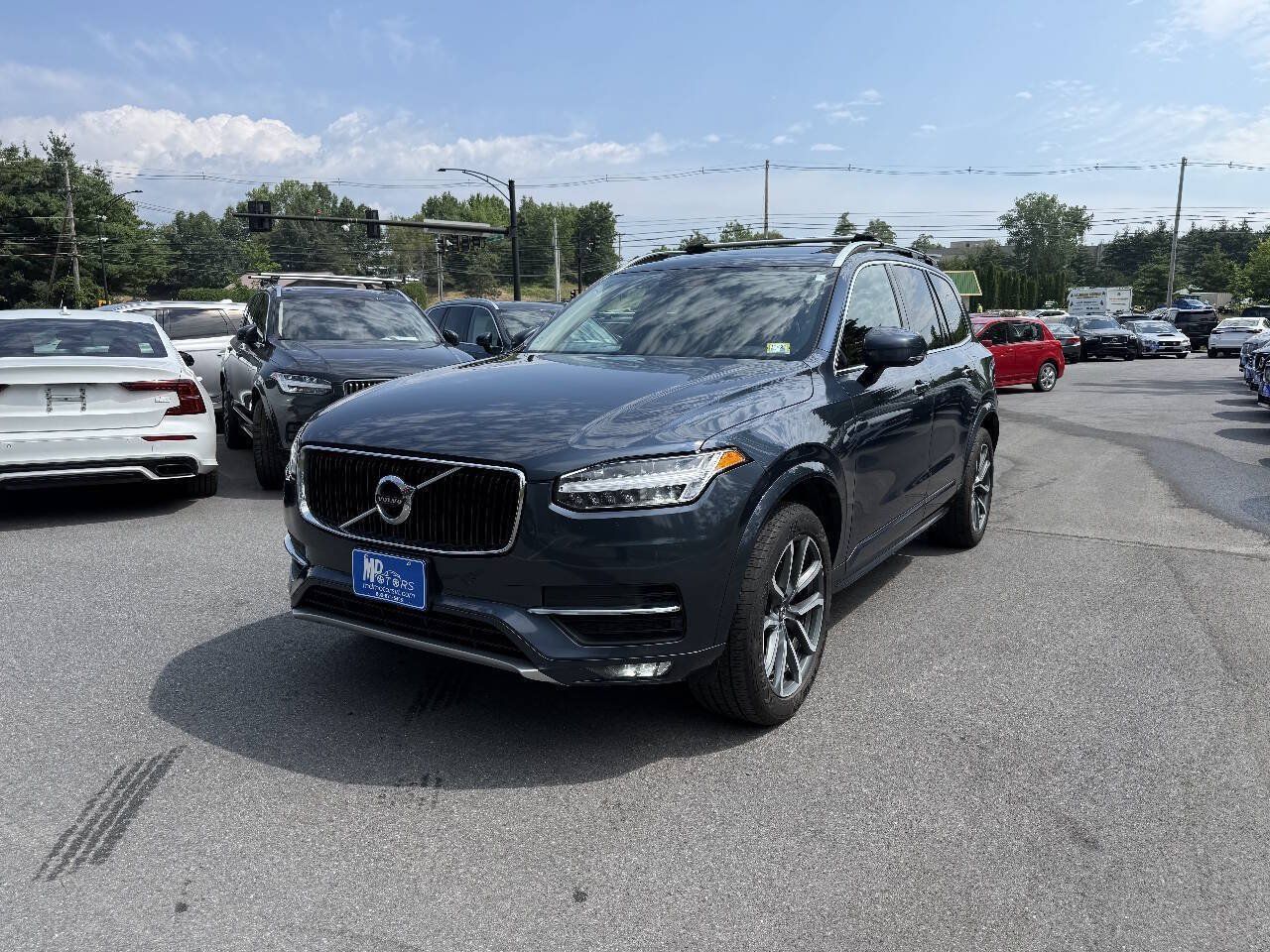 Used 2019 Volvo XC90 T5 Momentum w/ Multimedia Package AWD/4WD image 2