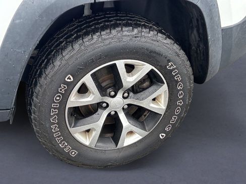 Used 2018 Jeep Cherokee Trailhawk w/ Quick Order Package 27L AWD/4WD image 3