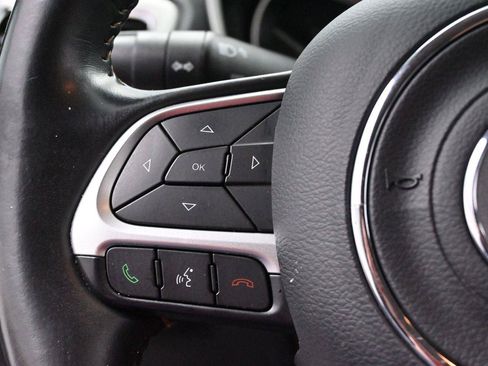 Used 2018 Jeep Compass Latitude FWD image 16