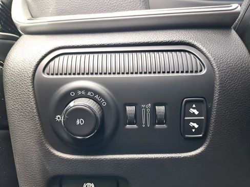 Used 2023 Jeep Wagoneer 4WD w/ Premium Group I image 22