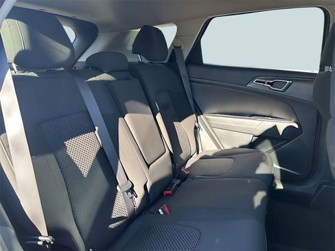 Used 2023 Kia Sportage LX image 12