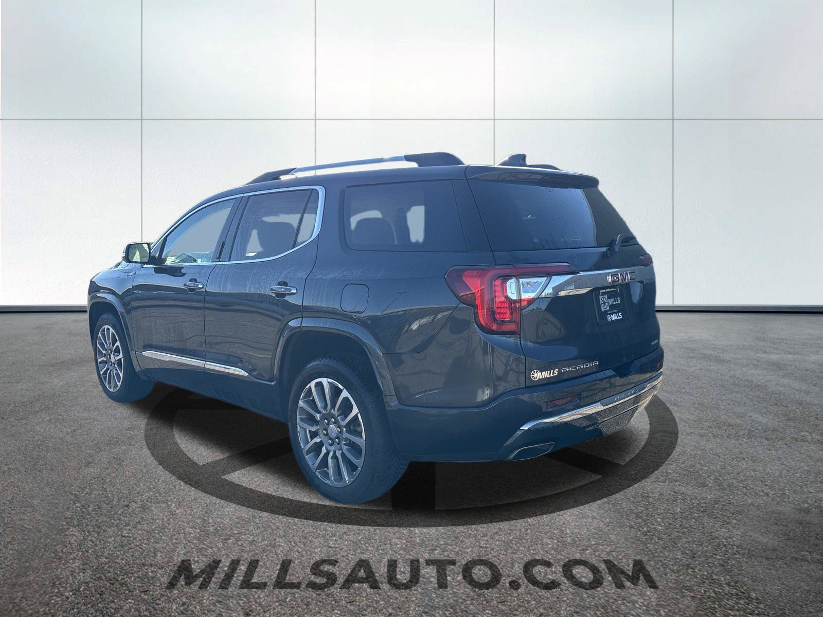 Used 2021 GMC Acadia Denali w/ Denali Ultimate Package AWD/4WD image 9