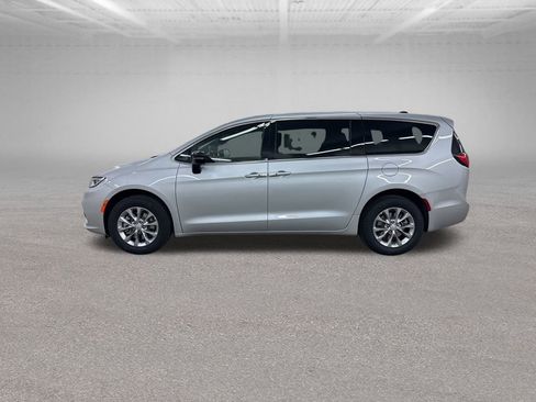 New 2026 Chrysler Pacifica Select AWD/4WD image 6