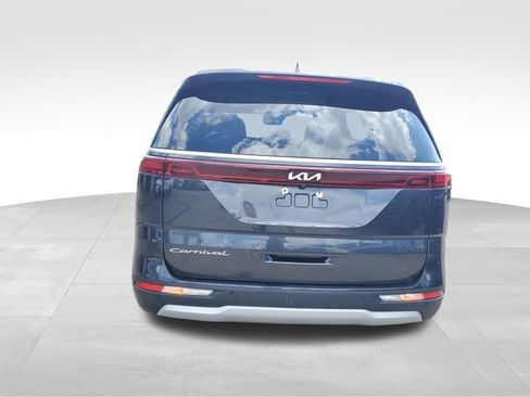 Used 2022 Kia Carnival LX FWD image 5