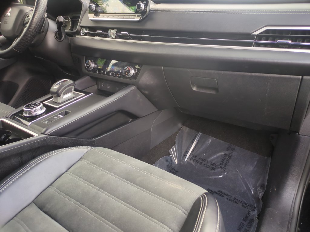 Used 2024 Mitsubishi Outlander FWD image 17