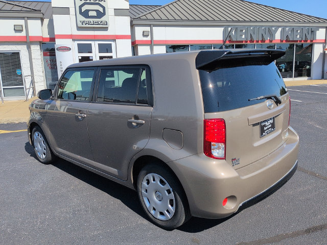 Used 2015 Scion xB FWD image 5