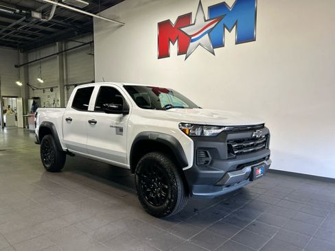 Used 2024 Chevrolet Colorado Trail Boss w/ Technology Package AWD/4WD image 2