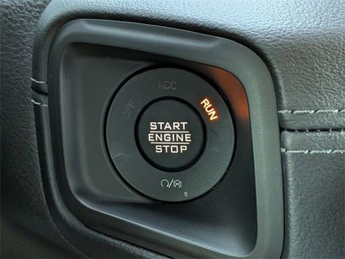 Used 2025 Jeep Wrangler Unlimited Rubicon image 31