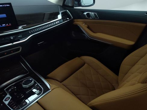 Used 2025 BMW X7 xDrive40i w/ Premium Package image 24