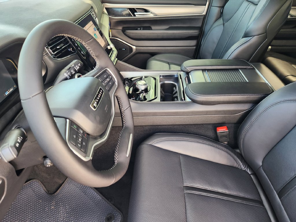 New 2025 Jeep Wagoneer Series II w/ Convenience Group I AWD/4WD image 10