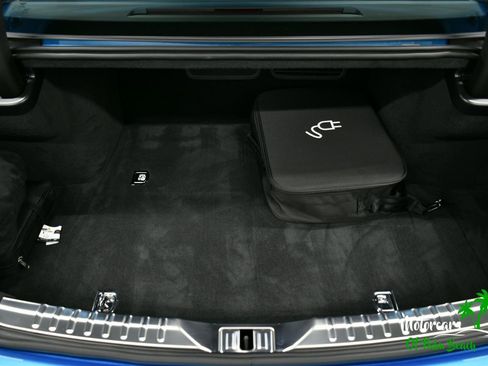 Used 2025 Bentley Flying Spur Plug-In Hybrid image 68