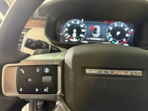 New 2026 Land Rover Discovery S image 18