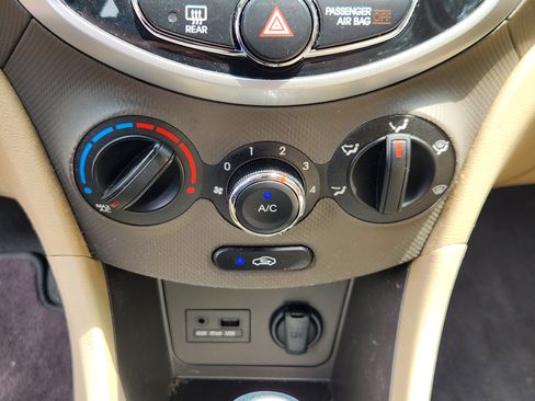 Used 2013 Hyundai Accent GLS w/ Premium Pkg FWD image 12