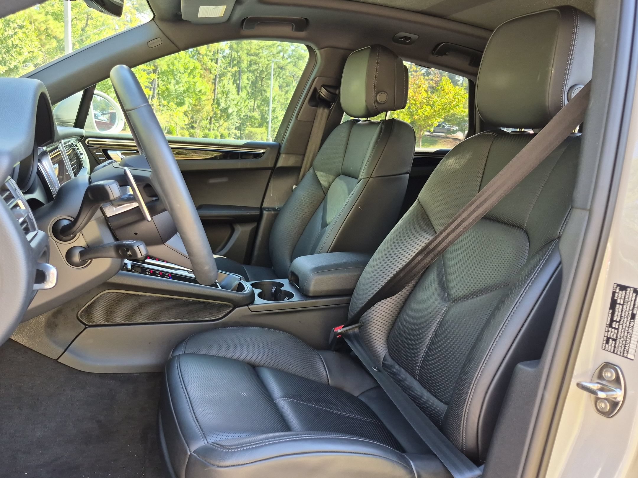 Certified 2026 Porsche Macan AWD/4WD image 5