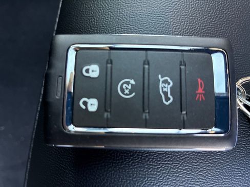 New 2025 Jeep Grand Cherokee Limited w/ Luxury Tech Group II image 30