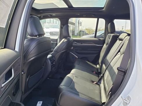 New 2023 Jeep Grand Cherokee Overland image 7
