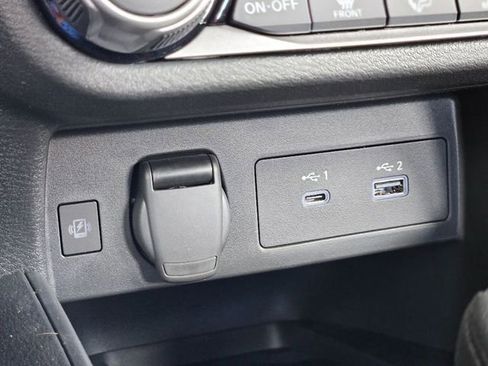New 2025 Nissan Versa SR w/ Trunk Package FWD image 19
