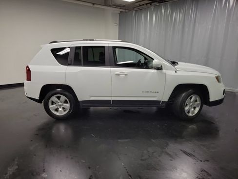 Used 2016 Jeep Compass Latitude FWD image 10
