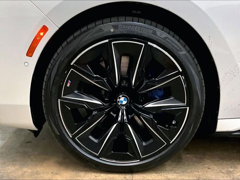 Used 2023 BMW i7 xDrive60 w/ Executive Package 2 AWD/4WD image 12