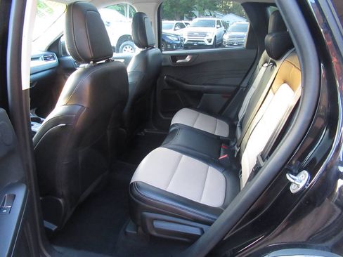 Used 2021 Ford Escape Titanium w/ Titanium Elite Package AWD/4WD image 16