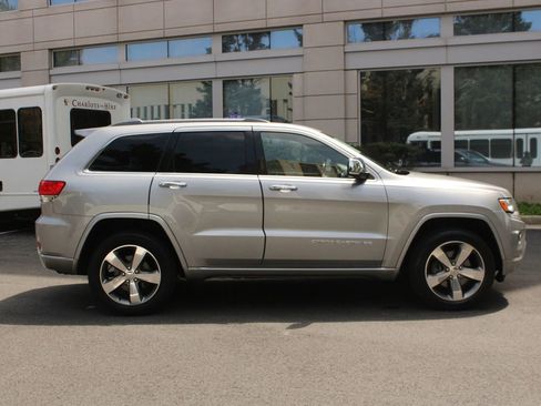 Used 2015 Jeep Grand Cherokee Overland AWD/4WD image 6