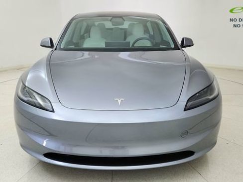 Used 2025 Tesla Model 3 RWD image 2