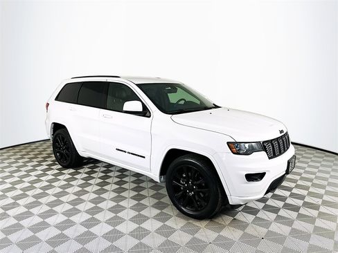 Used 2018 Jeep Grand Cherokee Altitude image 1