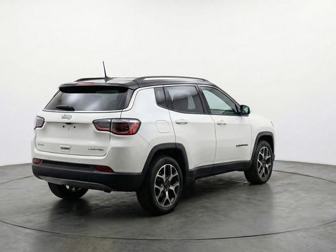 Used 2025 Jeep Compass Limited AWD/4WD image 9