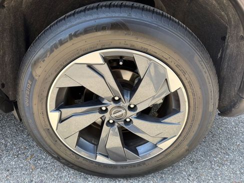 Used 2025 Nissan Rogue SV FWD image 28