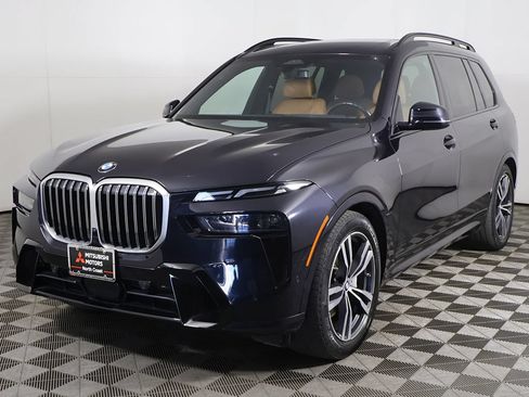 Used 2024 BMW X7 xDrive40i w/ M Sport Package AWD/4WD image 11