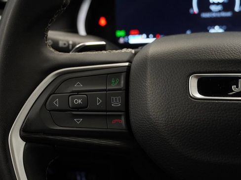Certified 2025 Jeep Grand Cherokee L Laredo AWD/4WD image 40