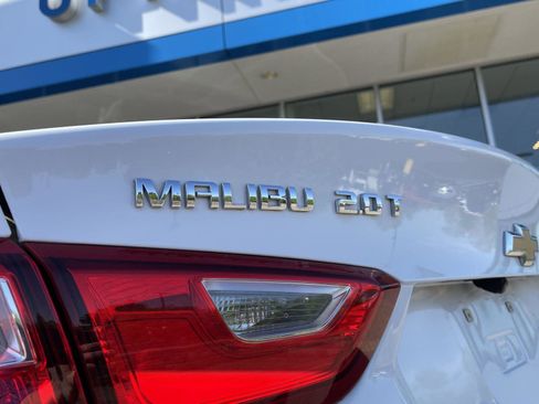 Used 2017 Chevrolet Malibu Premier w/ Driver Confidence Package image 12