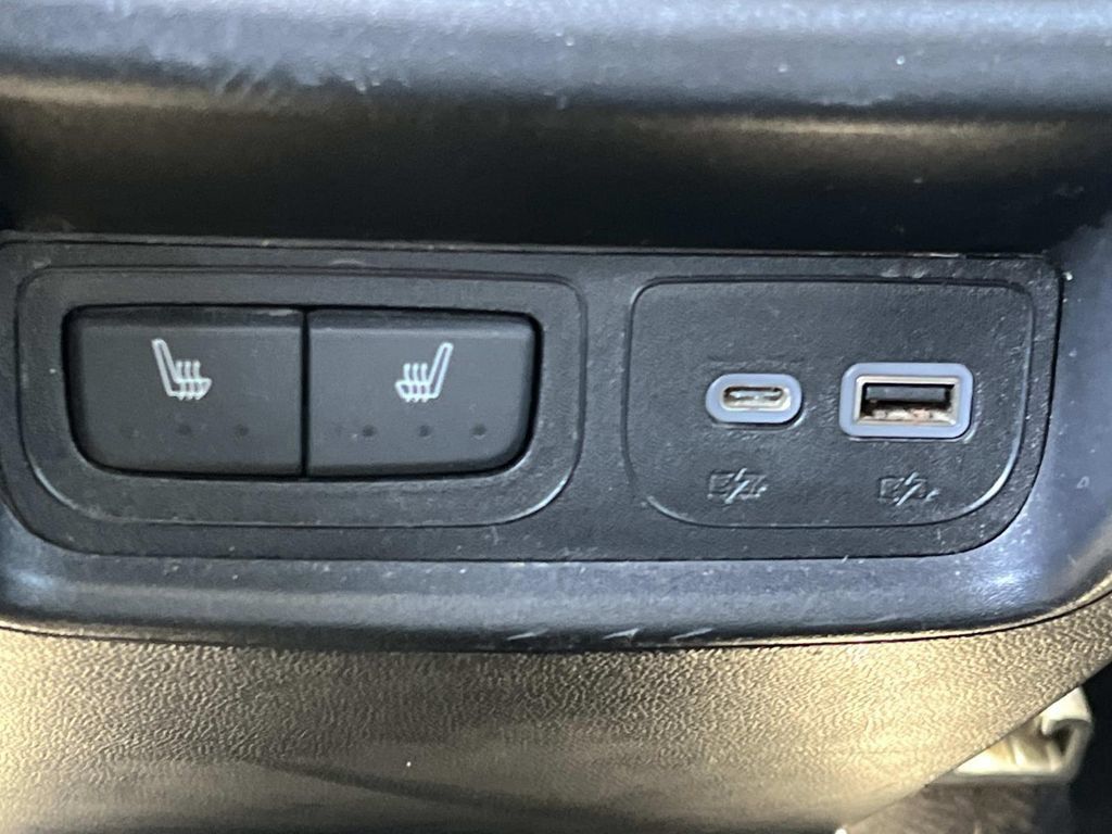 Used 2020 Cadillac XT4 Sport w/ Cold Weather Package FWD image 18
