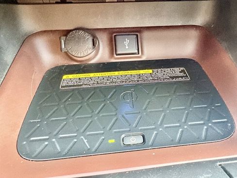 Used 2021 Toyota RAV4 Limited AWD/4WD image 18