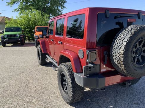 Used 2012 Jeep Wrangler Unlimited Sahara AWD/4WD image 14