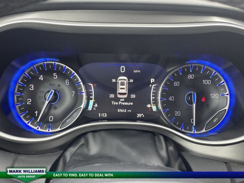 Used 2024 Chrysler Pacifica Touring-L image 16