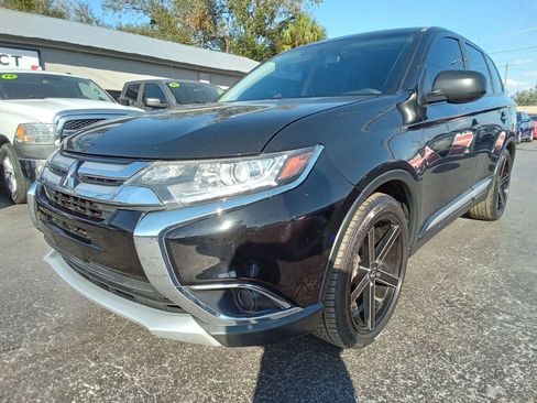 Used 2018 Mitsubishi Outlander ES image 2