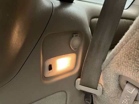 Used 2005 Toyota Sienna image 26