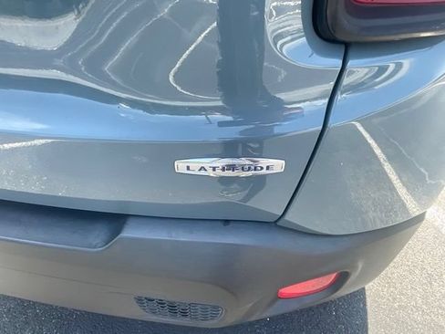Used 2018 Jeep Renegade Latitude FWD image 7