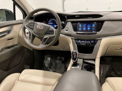 Used 2017 Cadillac XT5 Luxury w/ Driver Awareness Package FWD image 26
